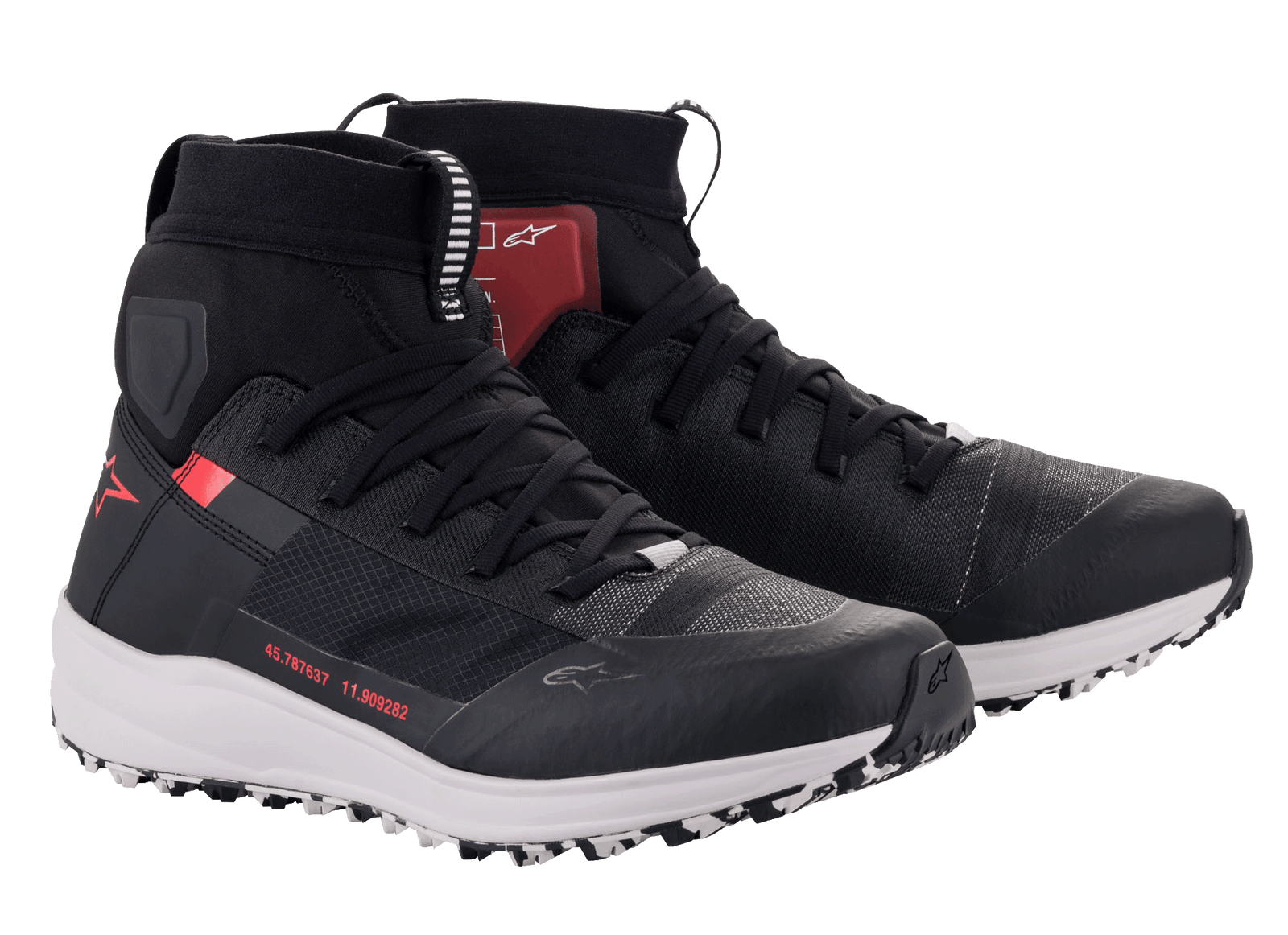 Alpinestars Speedforce schoenen, halfhoge motorschoenen, zwart, wit en rood, silhouet van een hardloopschoen, MATRYX textiel bovenwerk, witte tussenzool en rood Alpinestars-logo, technisch urban schoeisel voor rijden op de weg