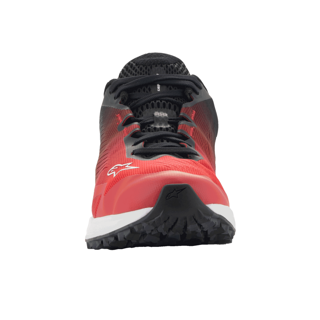 Alpinestars Meta Road V2 schoenen, sportswear schoenen, rood, zwart en wit, vooraanzicht met ademend bovenwerk van mesh en wit Alpinestars-logo, lichtgewicht ontwerp voor raceteam-werkkleding