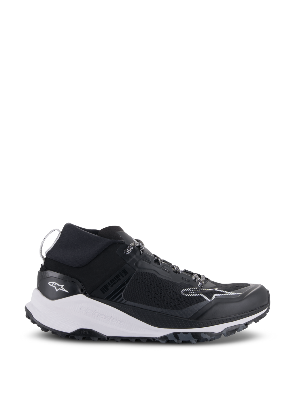 Alpinestars Meta XR V2 schoenen, sportswear schoenen, zwart en wit, technisch mesh bovenwerk met een dikke witte tussenzool en robuuste donkergrijze buitenzool, sportief-casual ontwerp met elastische kraag en Alpinestars logo