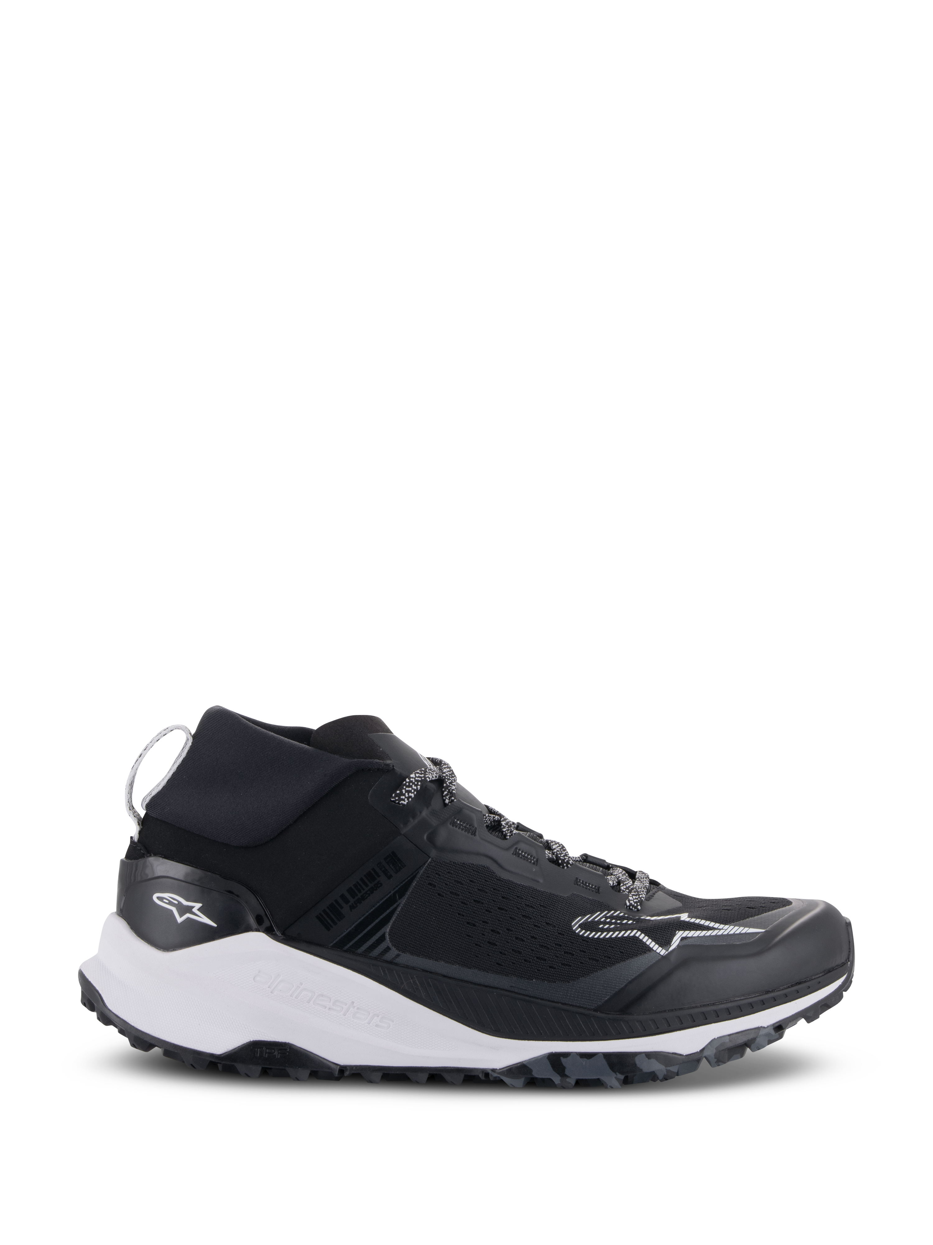 Alpinestars Meta XR V2 schoenen, sportswear schoenen, zwart en wit, technisch mesh bovenwerk met een dikke witte tussenzool en robuuste donkergrijze buitenzool, sportief-casual ontwerp met elastische kraag en Alpinestars logo