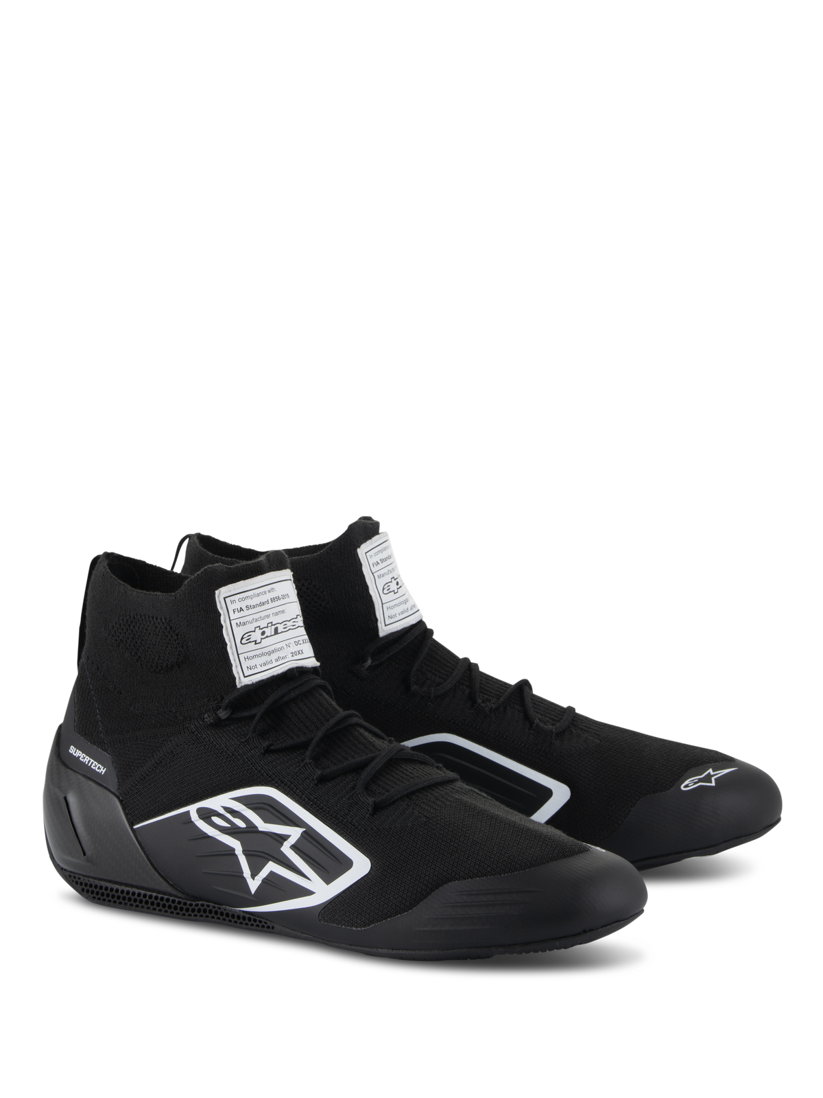 Alpinestars Supertech schoenen, autosport schoenen, zwart, voorzien van een volledig gebreid brandvertragend bovenwerk en carbon hielkap, wit Alpinestars-logo op de zijkant, FIA/SFI-certificeringslabels op de tong, professioneel motorsport-schoeisel met een strak ontwerp