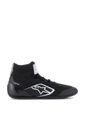 Alpinestars Supertech schoenen, FIA/SFI-gecertificeerde autosportschoenen, zwart met wit Alpinestars sterlogo, hoog model met gebreid bovenwerk en carbonfiber hielkap, professioneel motorsportschoeisel