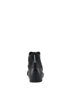 Alpinestars Supertech schoenen - FIA/SFI, autosport schoenen, zwart, achteraanzicht met carbonfiber hielkap en gebreid bovenwerk, verticale Alpinestars branding op de hiel, professionele autosportuitrusting