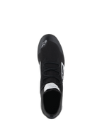 Alpinestars Supertech schoenen - FIA/SFI, autoraceschoenen, zwart, bovenaanzicht van het volledig gebreide aramide bovenwerk, platte veters en wit Alpinestars-logo op de neus, professionele motorsport schoenen