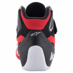 Alpinestars Tech-1 K V2 Schoenen, kartschoenen, rood zwart en wit, achteraanzicht met de laag uitgesneden Achilles-kraag, witte hielomsluiting met "1K"-logo en Alpinestars sterlogo op het zwarte bovenwerk