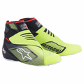 Alpinestars Tech-1 KZ V2 schoenen, kartraceschoenen, zwart en neongeel, voorzien van een naadloos gebreid bovenwerk, dubbele klittenbandsluiting, wit Alpinestars sterlogo, zwarte 3D-print graphics, hoge enkelkraag met rode accenten, dunne witte zool, gespecialiseerd motorsportschoeisel