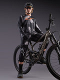Alpinestars A-Dura Ride jersey met lange mouwen in Black Camo, gedragen door een mountainbiker in een studio.