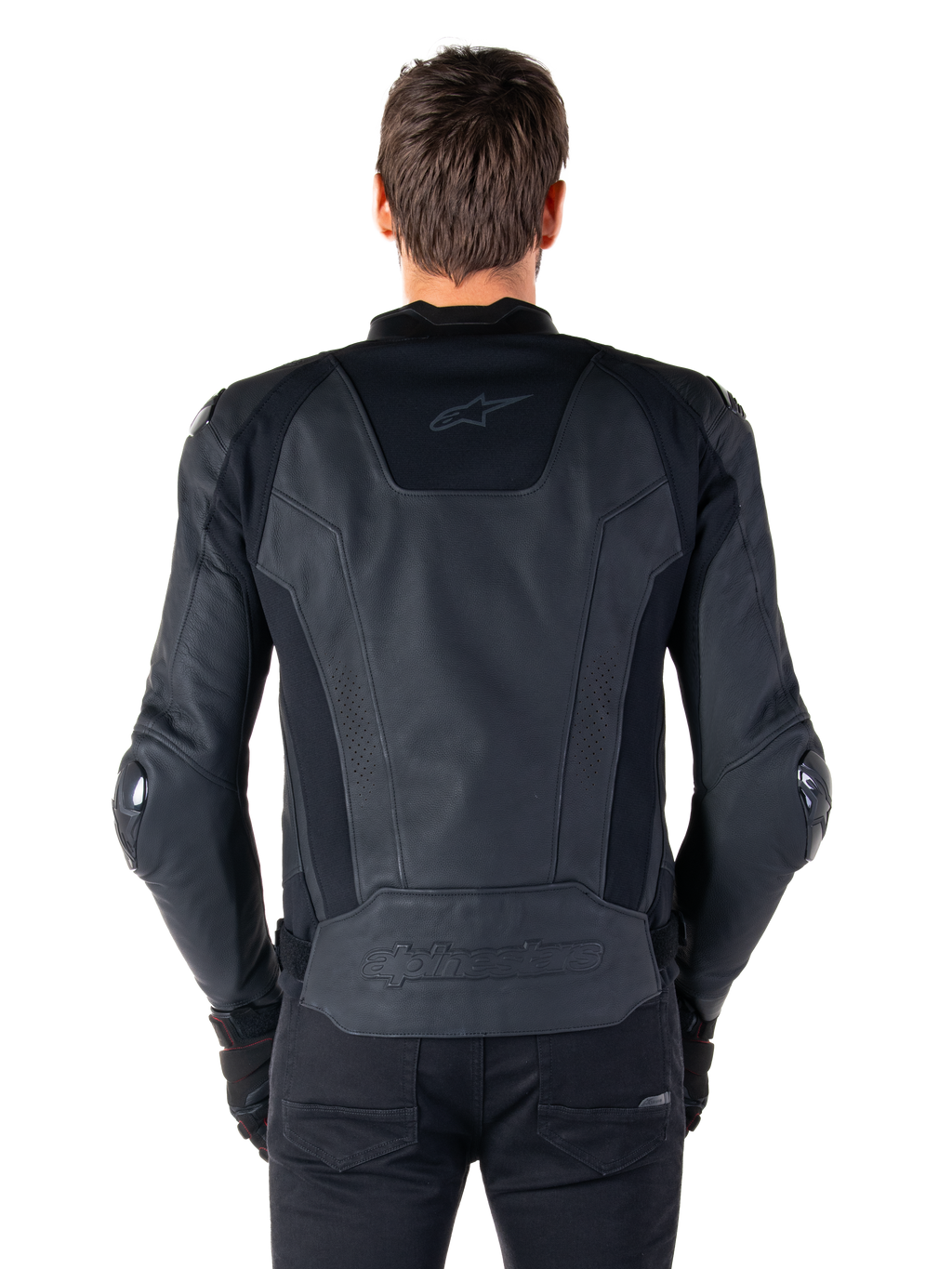 Alpinestars Missile V3 Leren Jas, achteraanzicht van een motorrijder, zwart, premium lederen constructie met technische stretchpanelen, Alpinestars-logo in reliëf op de onderrug en subtiele branding op de bovenrug, gecombineerd met zwarte broek voor een gecoördineerde racing sport-look