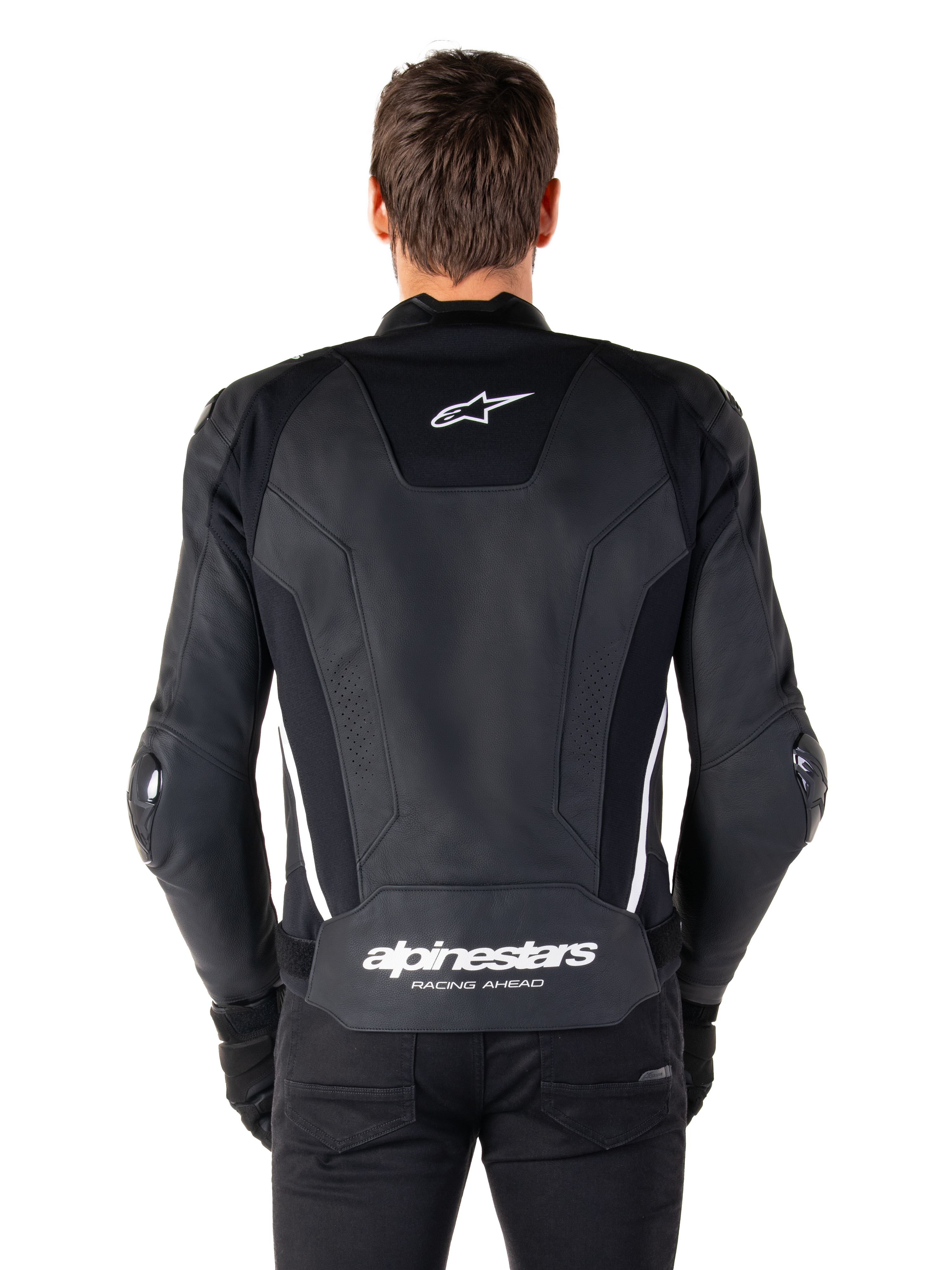 Achteraanzicht van de Alpinestars Missile V3 leren jas in zwart en wit, voorzien van het Alpinestars sterlogo op de bovenrug en merknaam op de onderrug, witte verticale strepen en externe elleboogsliders, premium lederen race-sportjas.
