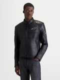 Alpinestars Revern leren jas, heren urban motorjas in zwart, vooraanzicht op een model met gecertificeerde schouder- en elleboogbescherming
