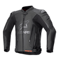 Alpinestars GP Plus V4 leren motorjas, zwarte motorracejas met zilverkleurige ASTARS-branding op de borst, ritssluiting aan de voorzijde, externe DFS-schoudersliders, ventilatieritsen op de buik, verstelbare taillebanden, rode accenten aan de binnenkant van de kraag, premium leer en technische stretchconstructie