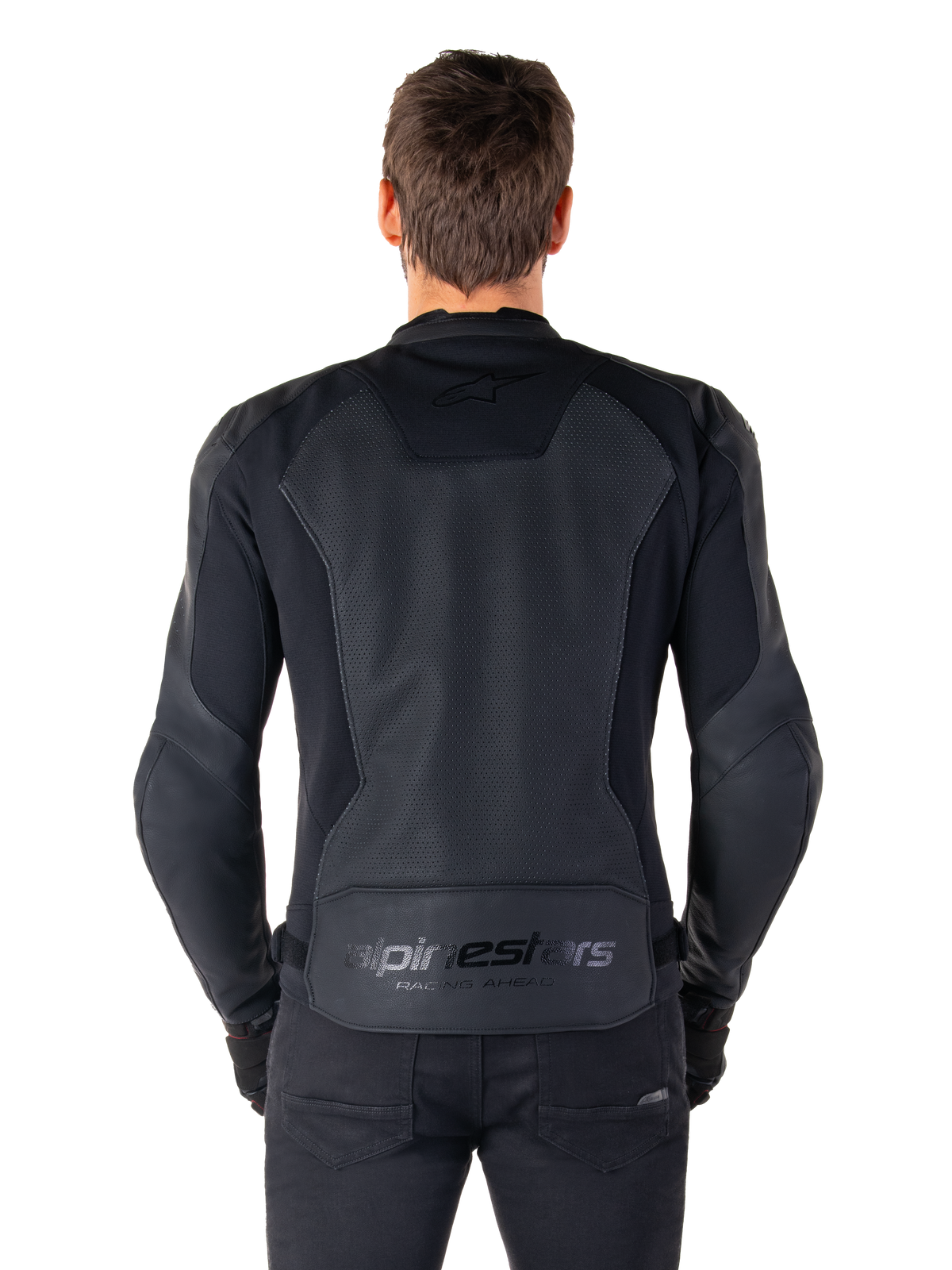 Alpinestars Faster V3 Airflow leren jas, achteraanzicht op model, zwart, voorzien van een geperforeerd leren rugpaneel voor ventilatie, subtiele branding en een ergonomisch sportief ontwerp