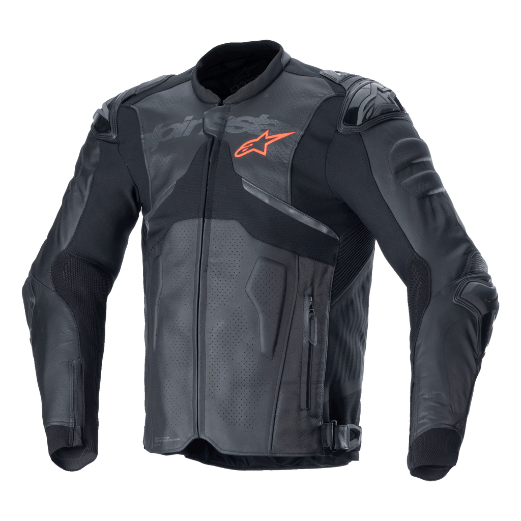 Alpinestars Atem V5 leren jas, zwarte en donkergrijze motorracejas, oranje sterlogo op de borst, geperforeerde leren panelen voor ventilatie, harde schouder- en elleboogbescherming, constructie van leer en textiel met een aerodynamisch ontwerp voor sportief rijden