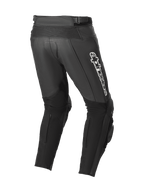 Alpinestars Track V2 leren broek, zwart, achteraanzicht met accordeon lederen stretchzones, witte Alpinestars-branding op het dijbeen, grote stretchpanelen op de kuiten en geïntegreerde kneesliders voor circuit- en straatgebruik