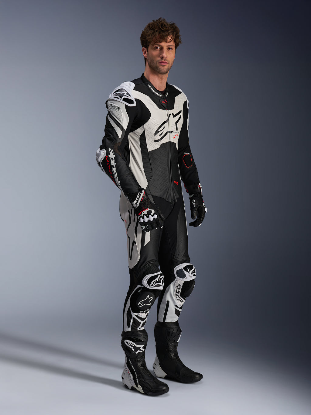 Alpinestars GP Plus V4 Sprint eendelig leren motorracepak voor heren, zwart, wit en fluo rood, Tech-Air Ready.