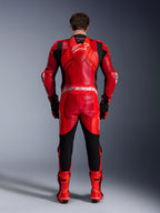 Alpinestars GP Plus V4 Sprint eendelig leren pak, rood en zwart racepak met aero-bult, achteraanzicht.