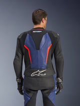 Alpinestars GP Force V2 Leather Suit 2-Piece, achteraanzicht, zwart met blauwe en rood fluo accenten, geperforeerde lederen constructie, Tech-Air Ready-branding op de taille, ergonomische stretchpanelen voor raceprestaties