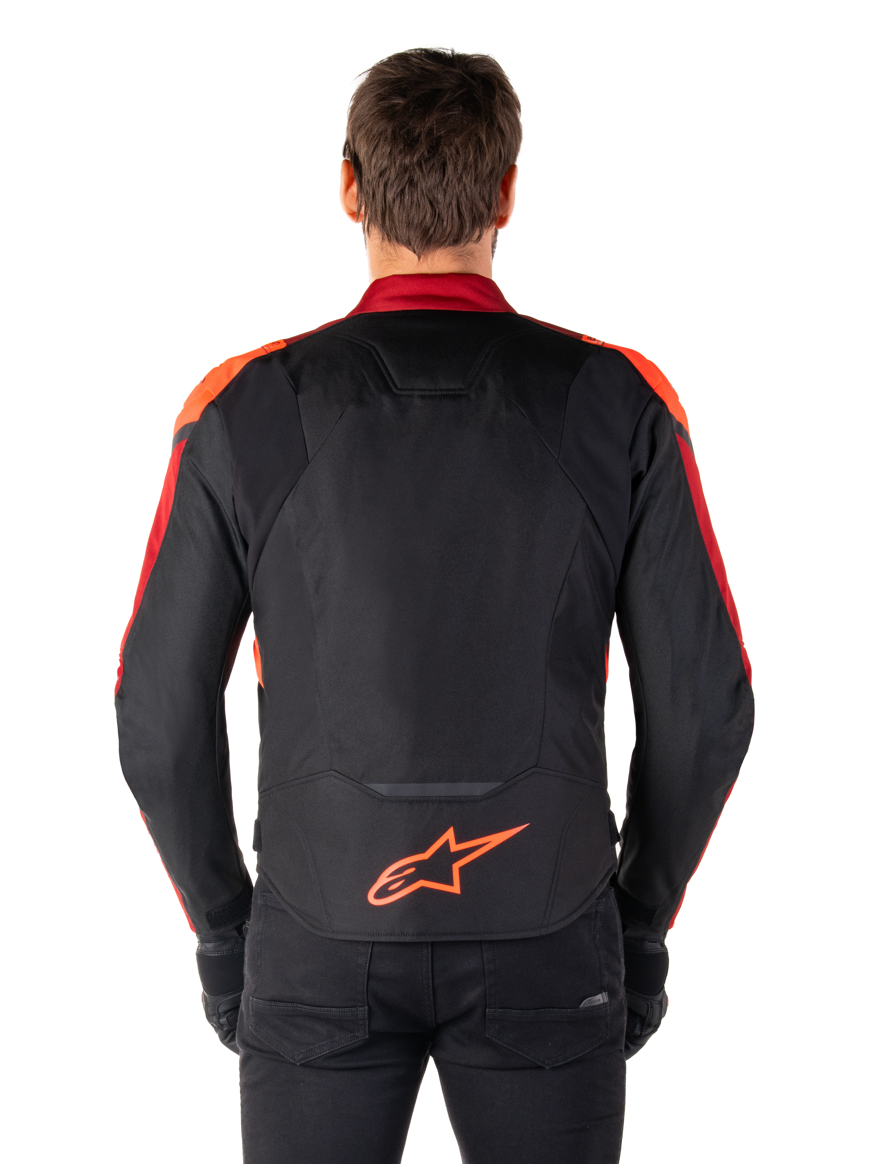 Alpinestars T-Jaws V4 Waterproof Jacket, achteraanzicht, zwart met Red Fluo en donkerrode accenten, oranje logo op de onderrug, verlengd rugpaneel voor dekking tijdens het rijden, sportieve textiele motorjas