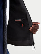 Alpinestars Aeroshell WP jas, detailopname van de binnenvoering met waterdicht vak en ritssluiting, nachtblauw en zwart
