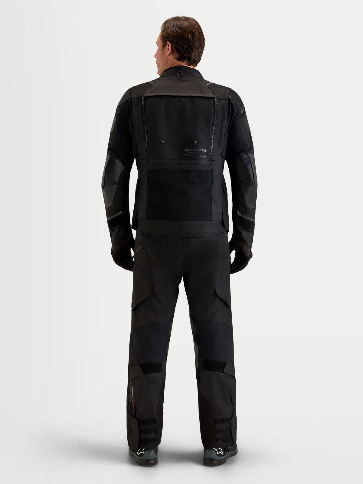 Alpinestars Harok V2 Drystar jas, heren all-terrain avontuurlijke motorjas, achteraanzicht met modulair ventilatiepaneel aan de achterzijde en ripstop-constructie, zwart