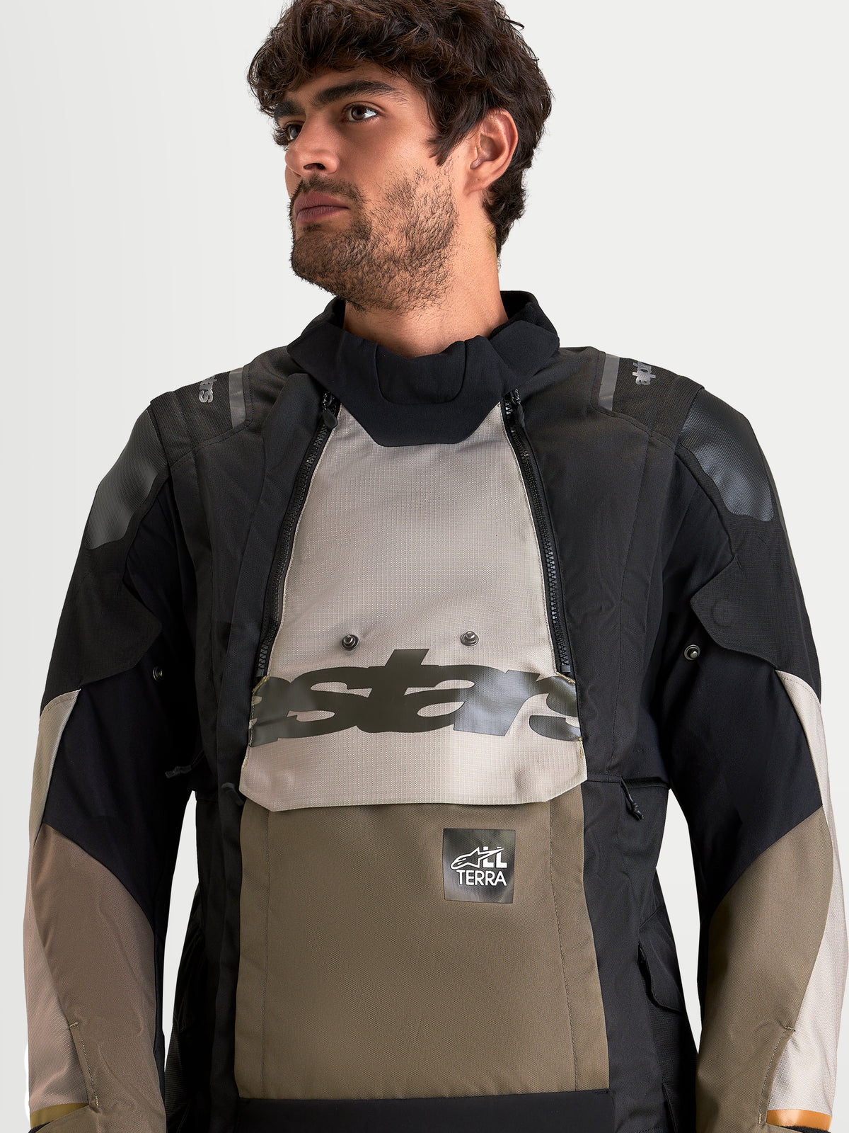 Alpinestars Harok V2 Drystar jas, avontuurlijke motorjas voor heren, aluminium, walnoot en zwart, waterdicht en voorzien van een kangoeroezak aan de voorkant