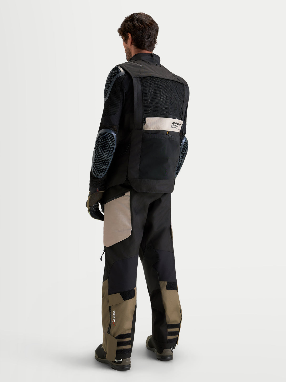 Alpinestars Harok V2 Drystar jas, heren adventure motorjas, aluminium, walnut en zwart, achteraanzicht met CE Level 2 schouder- en elleboogbescherming, mesh ventilatiepanelen en duurzame ripstopconstructie