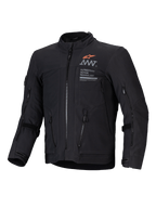 Alpinestars AMT-8 Stretch Drystar XF Jas, zwarte adventure touring motorjas met ventilatieopeningen op de borst en armen, branding op de borst, CE-gecertificeerd