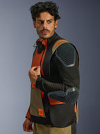 Alpinestars Halo Pro Drystar® XF Gelamineerde Jas, Walnut Rust Black, modulair ontwerp met verwijderde buitenmouwen om het ademende mesh en de geïntegreerde Nucleon Flex Pro bescherming op de schouder en elleboog te tonen, adventure touring motorkleding