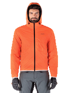 Alpinestars Mohobbs Waterproof Jas, gewatteerd motorbomberjack, zwart en fluo oranje, gewatteerd design met stormbestendige capuchon, op urban streetwear geïnspireerde motorkleding