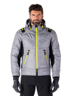 Alpinestars Mohobbs Waterproof Jacket, urban motorjas, Lunar Gray met Lime Punch accenten, gewatteerd bomberdesign met capuchon, felgele ritsen en zwarte zijpanelen, op streetwear geïnspireerde beschermende motorkleding