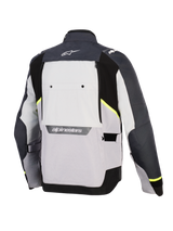 Alpinestars Cusco Drystar® Jas, motorjas, Ice Gray, Mid Gray en Deep Gray, achteraanzicht met textielpanelen in diverse grijstinten, neongele accenten, groot ventilatiepaneel op de rug en witte Alpinestars-logo's op de kraag en onderrug