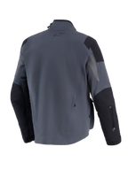 Alpinestars Maxdura Drystar®XF Laminated Armored Shell, technische adventure motorjas, donkergrijs en zwart, achteraanzicht met verstevigde schouder- en elleboogpanelen, klein A-star logo op de bovenrug en verticale merknaam op de mouw.