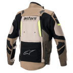 Alpinestars Halo Drystar® Jas, achteraanzicht, donker kaki en zandkleur met fluoriserend gele accenten, adventure touring motorjas met een groot ventilatiepaneel op de rug, 'astars ADVENTURE TECH' branding en een zwart opbergvak aan de onderzijde.