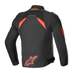 Alpinestars T-GP R V3 Drystar® Jas, waterdichte sporttextiel motorjas, zwart en rood fluo, achteraanzicht met een groot fluoriserend logo op de onderrug en high-visibility schouderpanelen, technisch race-afgeleid ontwerp