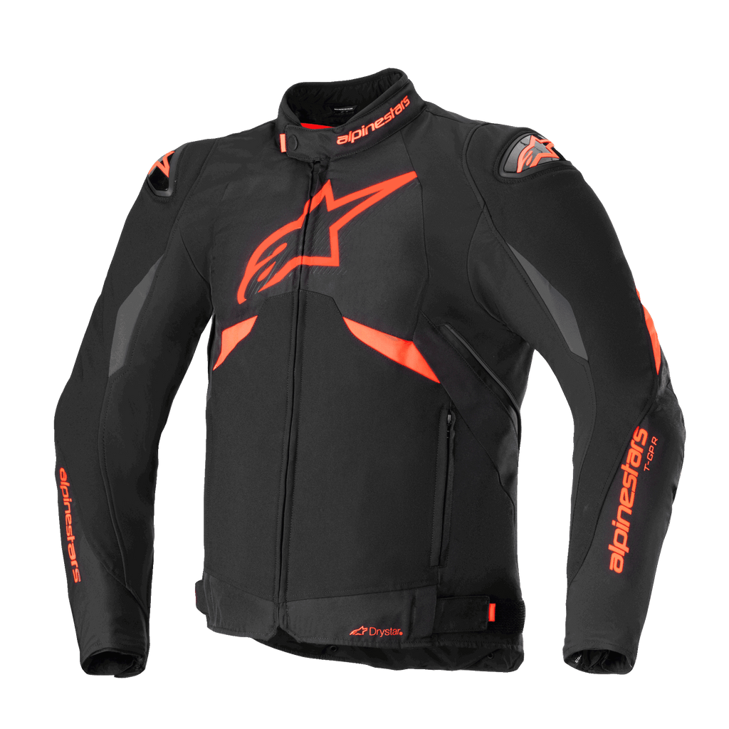Alpinestars T-GP R V3 Drystar motorjas, sportieve textiel motorjas, zwart met fluo rood, voorzien van grijze schouderpanelen, groot sterlogo op de borst, DFS schoudersliders en waterdichte Drystar-constructie