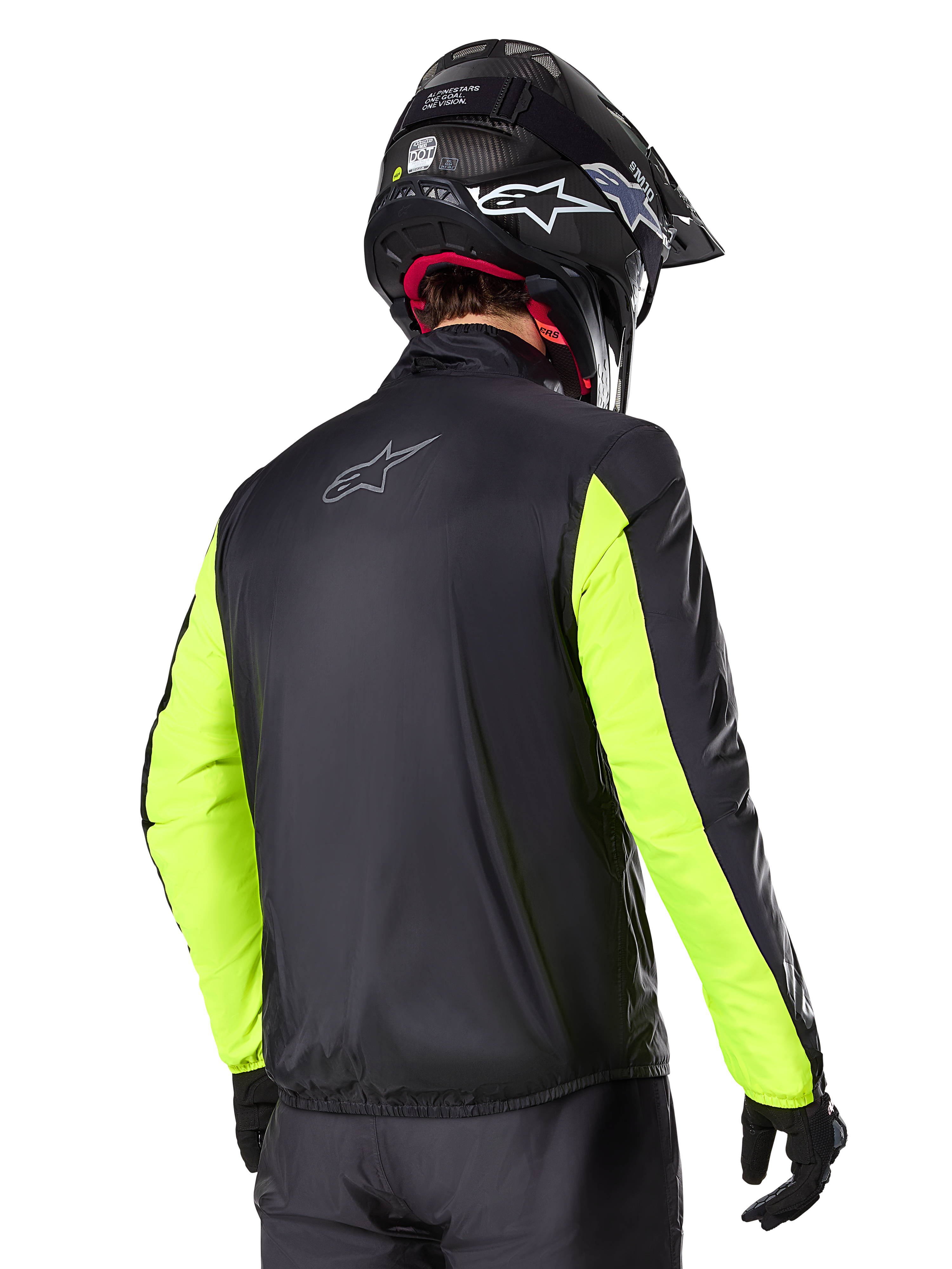 Alpinestars Bogotá Pro Drystar® Jas, achteraanzicht, zwart met Yellow Fluo mouwen, gedragen door een rijder met zwarte helm en handschoenen, high-visibility adventure touring motoruitrusting met een technische textielafwerking.