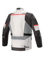 Alpinestars Andes V3 Drystar® Jas, Ice Gray en Dark Gray met rode accenten, achteraanzicht met een grote opbergzak op de onderrug, verstelbare taillebanden en reflecterende details op de schouders en zoom.