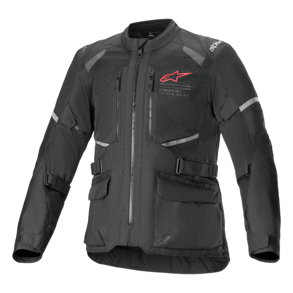 Alpinestars Andes Air Drystar Jas, zwarte adventure touring motorjas, vooraanzicht, met uitgebreide mesh-ventilatiepanelen, een rood Alpinestars-logo op de borst, reflecterende accenten en cargozakken aan de voorzijde.