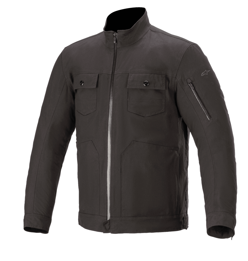 Alpinestars Solano Waterproof Jacket, stedelijke motorjas, zwart, hoge rechte kraag met centrale waterdichte ritssluiting, twee borstzakken met knopen, ritszak op de mouw, casual textielconstructie met een gladde afwerking