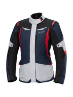Alpinestars Stella ST-1 Waterproof Jacket, dames motor touring jas, donkerblauw, zwart en helderrood, met lichtgrijze panelen, een hoge kraag, ritssluiting voorzijde en een adventure-geïnspireerd ontwerp met hoekige vormen en cargozakken