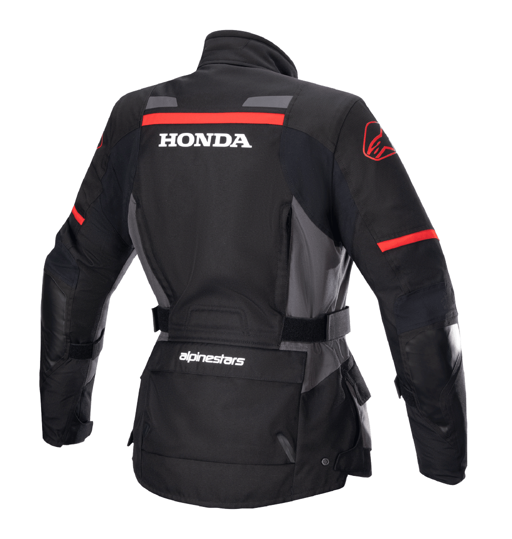 Alpinestars Stella Honda Andes V3 Drystar® damesjas, adventure motorjas, zwart, tar gray en felrood, achteraanzicht met groot wit HONDA-logo en rode Alpinestars-graphics, waterdichte textielconstructie met verstelbare taille en handige zakken