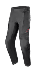 Alpinestars Andes Air Drystar Pant - korte lengte, zwarte motor touringbroek, mesh ventilatiepanelen, verstevigde kniebescherming, cargozakken, klein rood logo op linker bovenbeen, verstelbare taillebanden