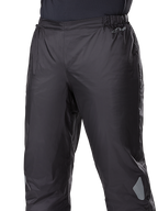 Alpinestars Bogotá Pro Drystar® 3 Seizoenen Broek, waterdichte Drystar® voering, zwart, lichtgewicht textielconstructie met elastische tailleband, voorzien van Drystar-branding en reflecterende details voor adventure touring.