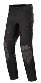 Alpinestars AMT-10R Drystar XF motorbroek, Adventure Touring motorbroek, zwart met oranje accenten, voorzien van grijze Superfabric knieversterkingen, verstelbare riem, zakken met ritssluiting en waterdicht gelamineerd ontwerp