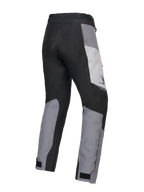 Alpinestars 2025 Honda Stella ST-1 Waterproof damesbroek, motor toerbroek voor dames, Ice Gray, Dark Gray en zwart, driekwart achteraanzicht met duurzame textielconstructie, grijs en zwart kleurgeblokte panelen, Honda-branding op de heup en verstelbare enkelafsluitingen.