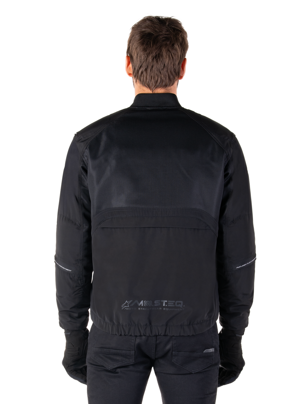 Alpinestars Mootant Waterproof Parka, zwarte motorjas, achteraanzicht met mesh bovenkant voor luchtstroom en reflecterend MO.ST.EQ.-logo op de onderrug, modulaire 4-seizoenen uitrusting