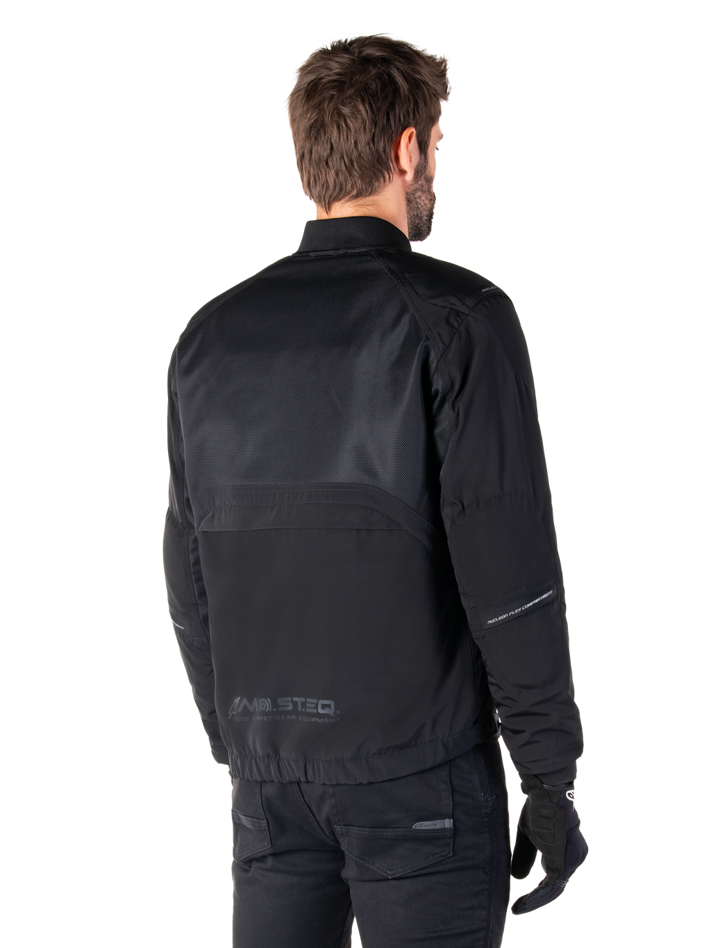 Alpinestars Mootant Waterproof Parka, zwarte motorjas, achteraanzicht, voorzien van mesh panelen aan de bovenzijde en MO.ST.EQ. Moto Streetwear Equipment-branding, urban contemporary design voor op de weg