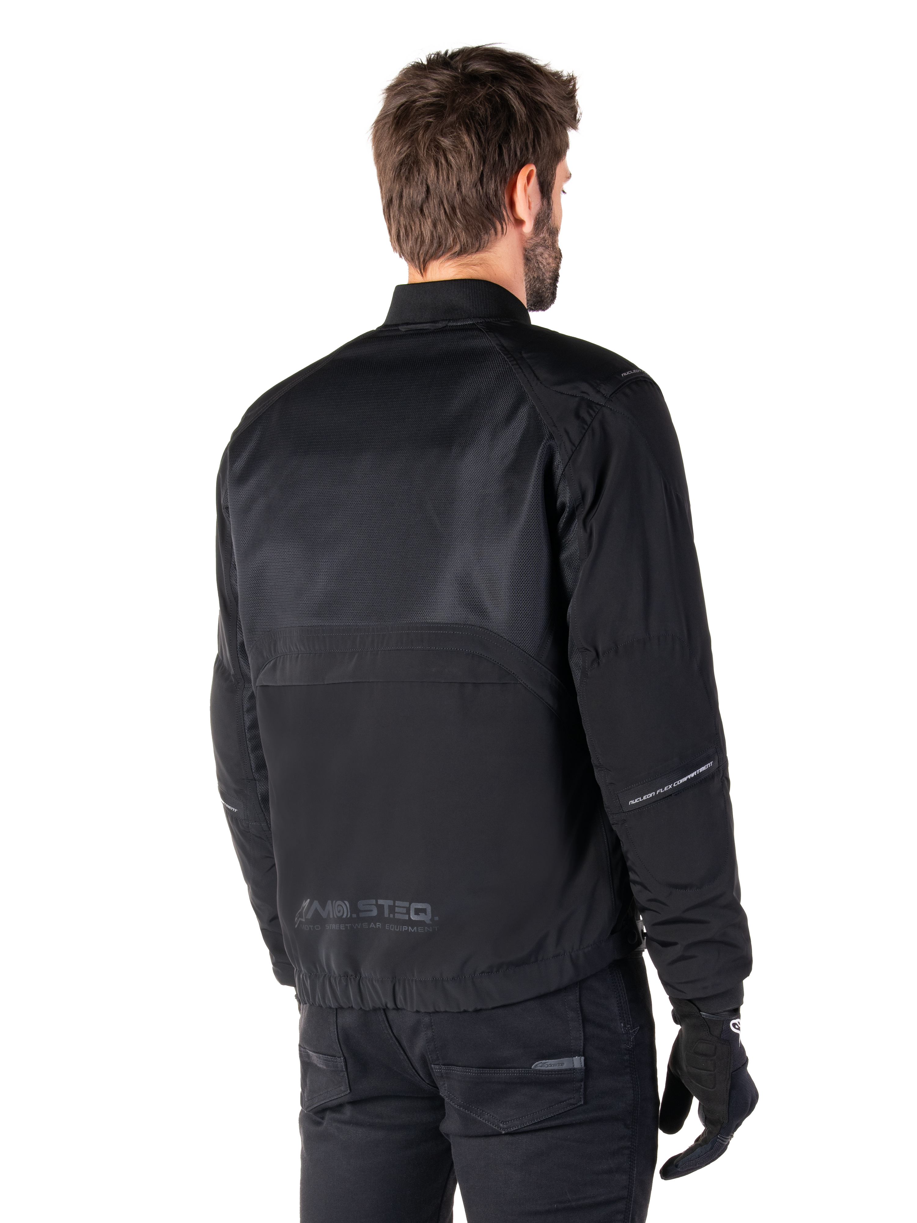 Alpinestars Mootant Waterproof Parka, zwarte motorjas, achteraanzicht, voorzien van mesh panelen aan de bovenzijde en MO.ST.EQ. Moto Streetwear Equipment-branding, urban contemporary design voor op de weg