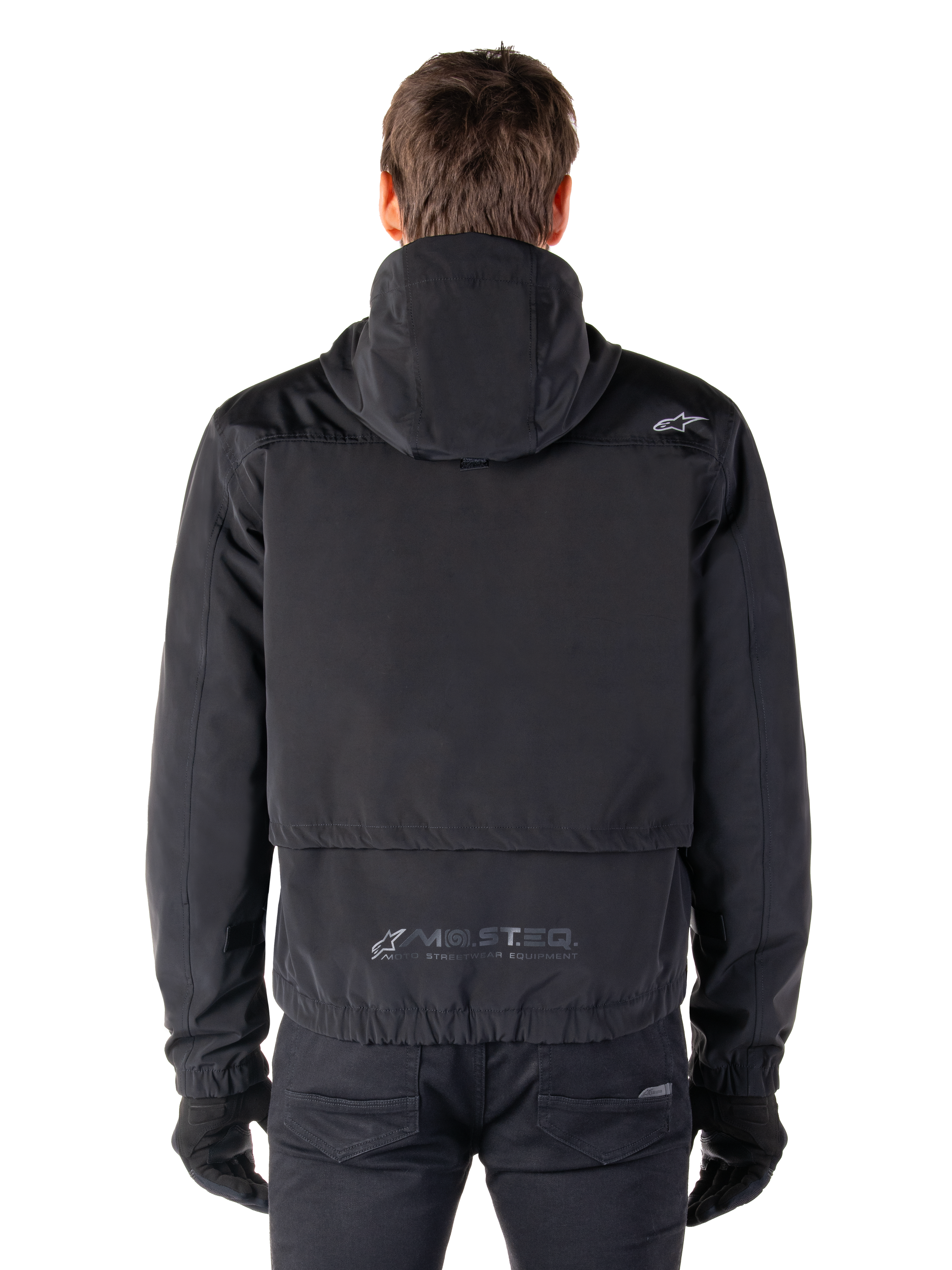 Alpinestars Mootant Waterproof Parka, zwarte motorjas, achteraanzicht met capuchon, klein Astar-logo op de schouder en reflecterende MO.ST.EQ.-branding op de onderrug
