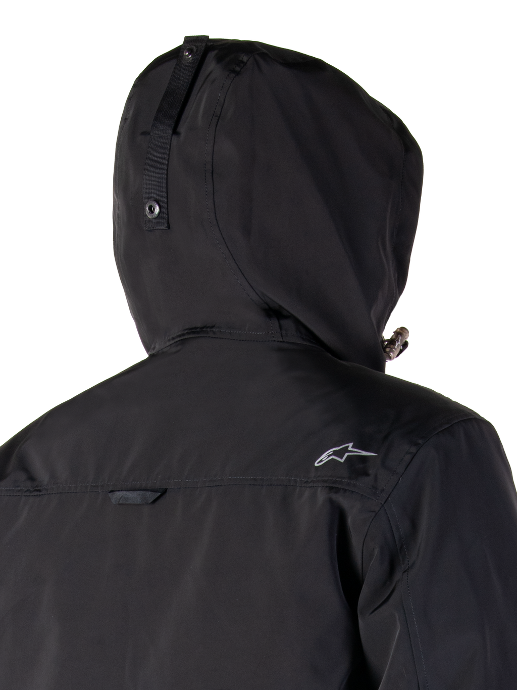 Alpinestars Mootant Waterproof Parka, zwarte motorjas, modulair 4-seizoenen ontwerp met afneembare capuchon, waterdichte gelamineerde constructie, urban contemporary stijl, detail van de achterkant met logo op de schouder